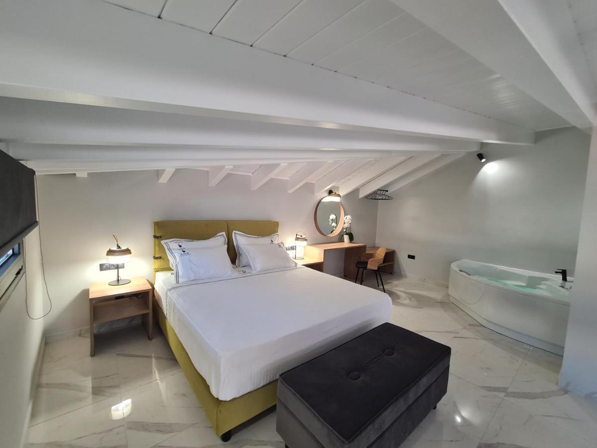 Ilia'S Luxury Suites - Adults Only Ксилокастро Экстерьер фото